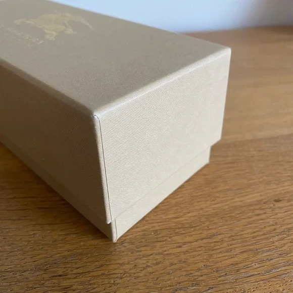 Burberry Box - Picture 2 of 7